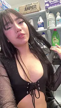 MayyBonita - SHOW BOOBS WHIT OIL IN THE MARKET