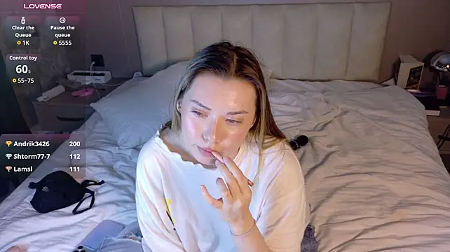 Gwenonl1ne - jerking off dildo hands )