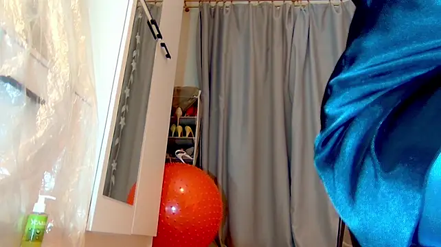 KimPolloc - Hand in panties pussy play
