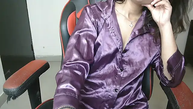 LalaRos - WHISKY ON NUDE BODY