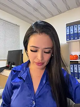 Sara_fun - I get undressed in the office in secret