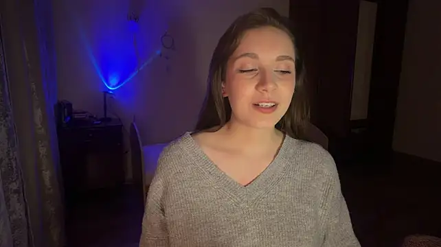 CortneyMontaluo - face tour close cam