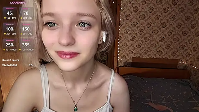 Smartemilia - lift up my t-shirt to see tits in bra