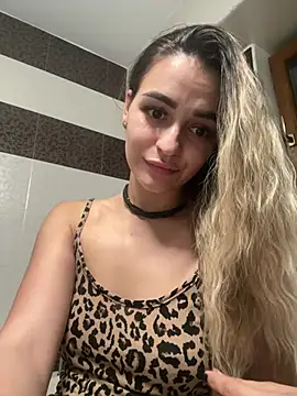 SelenaSweetie - Boob show to pizza delivery guy