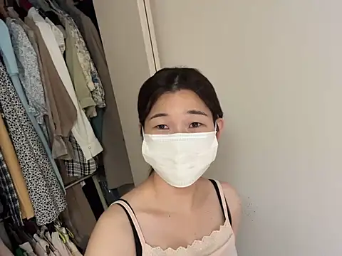 Tsumugi_tsumu - 上の服脱ぎ脱ぎ❤︎