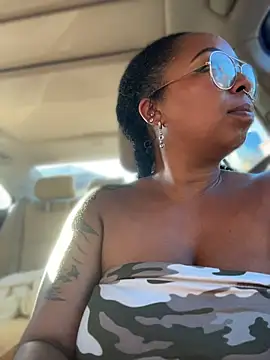 Honeycombhalo - Flash tits while driving