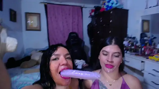 Sharlottee - 5 fingers in mouth