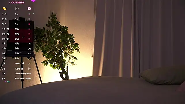 TeaseDealer - Tease With My Shoulder