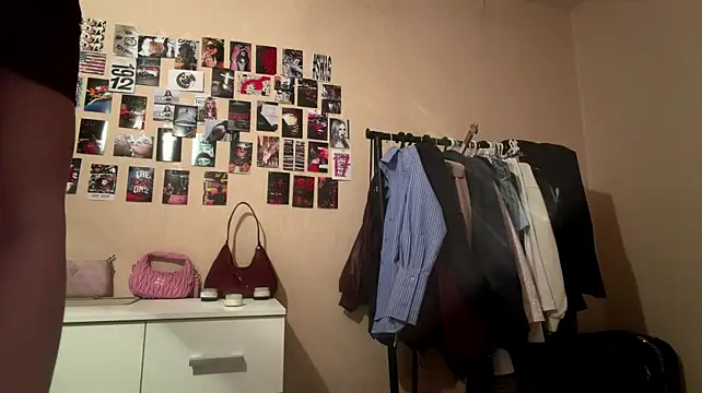 Ambercloudw - have a look at my skirt a bit lower down