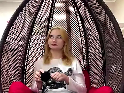 TimikaMohrlock - play with hair