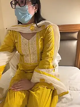 JAsMinE678 - Squirt + ride dildo in group show