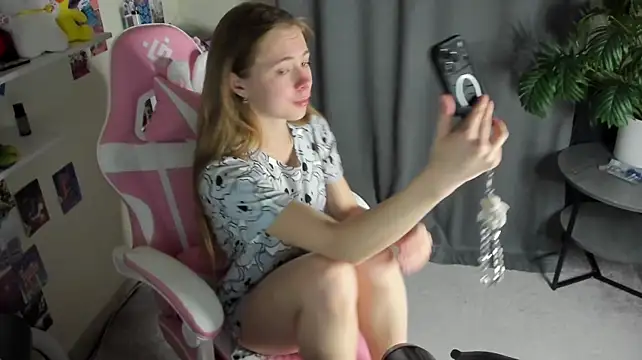 Eda_Vixen - kiss the toy