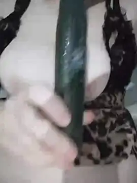 Souka69sex - انيك كسي بخيارة حتى يخرج لبن