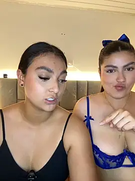 Nicolexxaleja - kiss and show titts