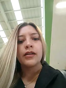 Alana_69 - Clamps on nipples in public place