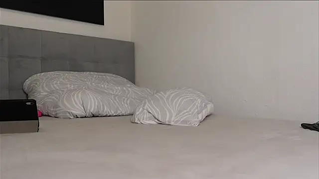 Carlycrush_ - STRIP IN DESSOUS + 4 MIN TOY CONTROL