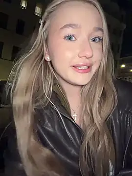 Milaa_sun - flash tits on street