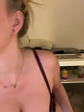 Katharina_Wagner - auf Titten spucken und kneten😏