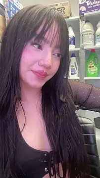 MayyBonita - SHOW BOOBS WHIT OIL IN THE MARKET