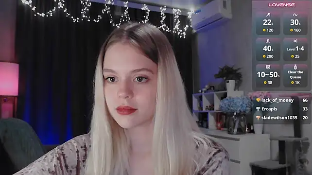 VivienJaques - show off today's look