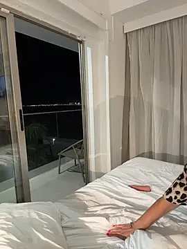 LaraLuxx - INSTANT SQUIRT ORGASM❣️🎉💦☔