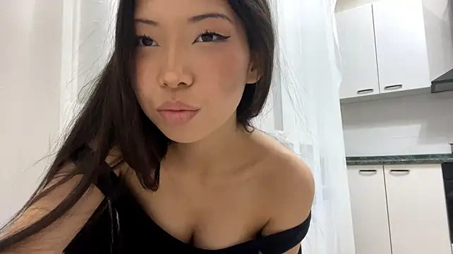SilvaAmsler - mash my big boobs under clothes