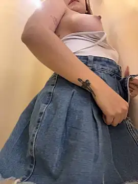 Sophie_valencia - NUDE IN THE MIDDLE OF CLOTHES+FUCK PUSSY