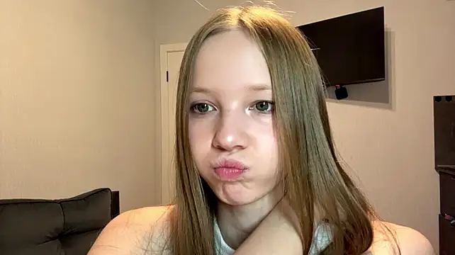 DionnaStrech - my smile will make ur day brighter <3