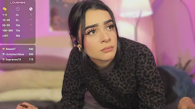 Emma_soul1 - Showing breasts close to the camera