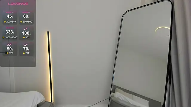 Sarahphyllis - naked strip tease