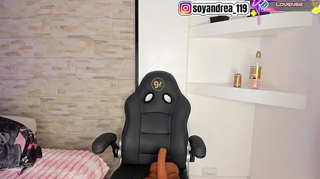 Juliana_smithh - Sensual boobs show with oil