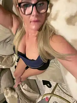Baby_rae - BOOBS OUT 2 MINS