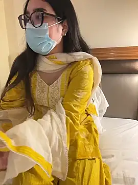 JAsMinE678 - Squirt + ride dildo in group show
