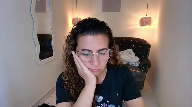 Angelbluemilf - Apply oil to your legs