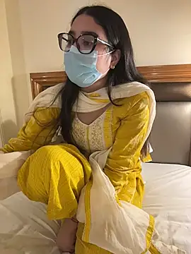 JAsMinE678 - Squirt + ride dildo in group show