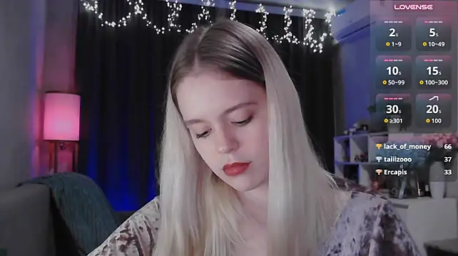 VivienJaques - show off today's look
