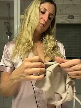 VivienneBlac - Play with tits🍒