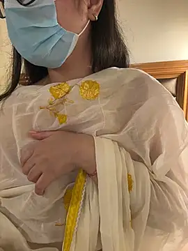 JAsMinE678 - Squirt + ride dildo in group show
