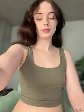 Roxxxyrose - FREE MY TITTIES