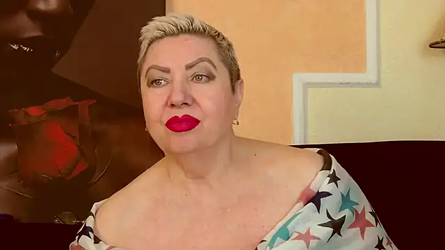 LadyPosh - JUST GIVE ME A SMILE!