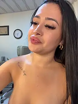 Sara_fun - finger in pussy in the office in secret