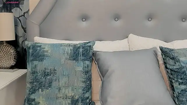 NaomiMuse - Show my boobs