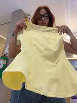 Sophie_valencia - NUDE IN THE MIDDLE OF CLOTHES+FUCK PUSSY