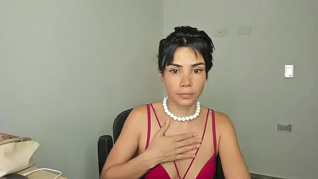 AnaHenao - SQUIRT IN YOUR FACE ZOOM
