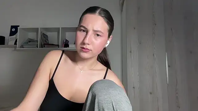 Rubymoonv - Pinch my nipples closely🔞