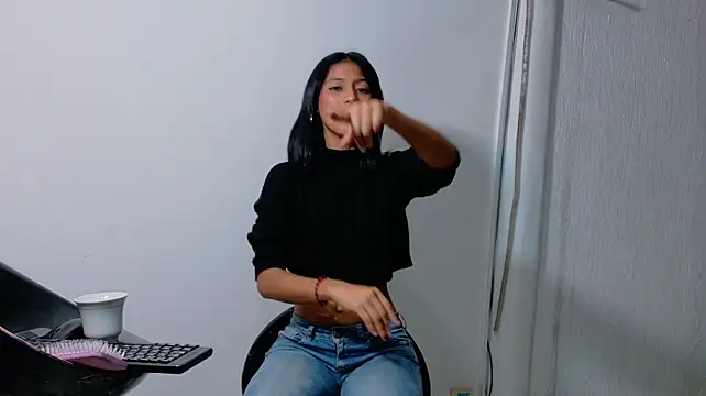 AlishOward35 - Dancing slowly for me, queen👑