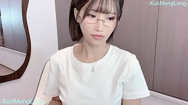 -XunMengLong- - 只穿内衣播10分钟