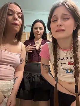 Sukidaa - All girls Underboob view