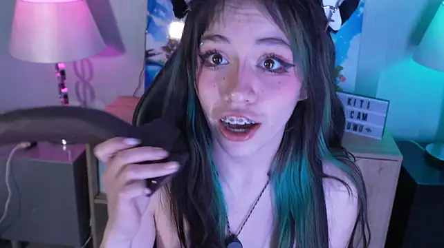Kitticam - Feetjob + sipt cock 🥵💦 ╰(*°▽°*)╯