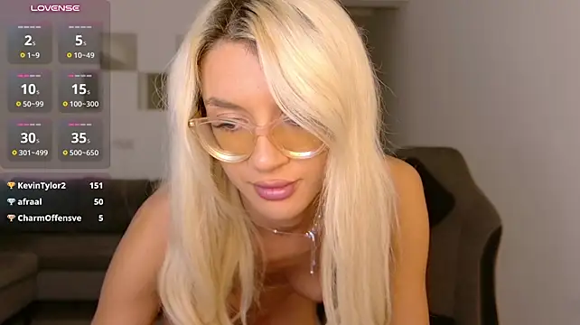LovelyBianca - PUSSY PLAY💦😈